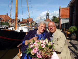 10-09-2010 SHOWBIZZ; DE MOEDER VAN JOOP BRAAKHEKKE WERD 100 JAAR.Groot feest in Hindelopen op 31 Augustus want Joop zijn moeder werd 100 jaar oud. Louise Catherina Bosmeijer-Braakhekke vierde haar 100 jarige verjaardag in goede gezondheid met vele vrienden en vriendinnen.
foto: Albert den Iseger.