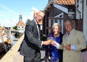 10-09-2010 SHOWBIZZ; DE MOEDER VAN JOOP BRAAKHEKKE WERD 100 JAAR.Groot feest in Hindelopen op 31 Augustus want Joop zijn moeder werd 100 jaar oud. Louise Catherina Bosmeijer-Braakhekke vierde haar 100 jarige verjaardag in goede gezondheid met vele vrienden en vriendinnen.
foto: Albert den Iseger.