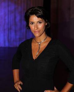13-09-2010 SHOWBIZZ; JOS RAAK GEEFT WEER MODESHOW IN WESTELIJKE GASFABRIEK AMSTERDAM. Meer dan 600 modemensen kwamen door weer en wind opdraven om te genieten van de mode uit de winkels van Jos Raak. Als vanouds liepen er weer bekenden mee op de witte catwalk, oa. Lieke van Lexmond en Froukje de Both. 
foto: Albert den Iseger