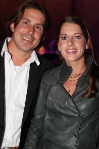 13-09-2010 SHOWBIZZ; JOS RAAK GEEFT WEER MODESHOW IN WESTELIJKE GASFABRIEK AMSTERDAM. Meer dan 600 modemensen kwamen door weer en wind opdraven om te genieten van de mode uit de winkels van Jos Raak. Als vanouds liepen er weer bekenden mee op de witte catwalk, oa. Lieke van Lexmond en Froukje de Both. 
foto: Albert den Iseger