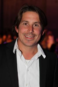 13-09-2010 SHOWBIZZ; JOS RAAK GEEFT WEER MODESHOW IN WESTELIJKE GASFABRIEK AMSTERDAM. Meer dan 600 modemensen kwamen door weer en wind opdraven om te genieten van de mode uit de winkels van Jos Raak. Als vanouds liepen er weer bekenden mee op de witte catwalk, oa. Lieke van Lexmond en Froukje de Both. 
foto: Albert den Iseger