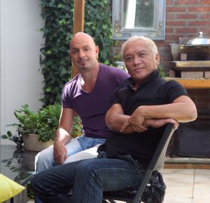 12-09-2010 SHOWBIZZ; TV KOK LONNY GERUNGAN IS WEER HELEMAAL TERUG. Nadat zijn wereldberoemde mandjes met kant en klare maaltijden  uit de schappen zijn verdwenen is Lonny terug met pracht product namelijk Samasaya. Barbara Plugge en ik gingen proeven bij Lonny thuis en wij waren overtuigd, Lonny is terug en gaat weer de wereld veroveren.
Het hele smaakvolle verhaal deze week in weekblad Prive.
foto: Albert den Iseger.