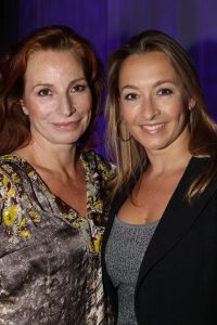 13-09-2010 SHOWBIZZ; JOS RAAK GEEFT WEER MODESHOW IN WESTELIJKE GASFABRIEK AMSTERDAM. Meer dan 600 modemensen kwamen door weer en wind opdraven om te genieten van de mode uit de winkels van Jos Raak. Als vanouds liepen er weer bekenden mee op de witte catwalk, oa. Lieke van Lexmond en Froukje de Both. 
foto: Albert den Iseger