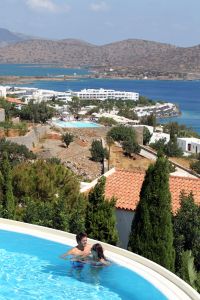 17-09-2010 SHOWBIZZ; JAN SMIT EN LIZA OP VAKANTIE OP ROMANTISCHE KRETA.  Jan Smit en Liza samen met Nick Schilder en Kristen Hofstee heel PRIVE op vakantie op zomers Kreta. Deze week het verhaal en de exclusieve foto s in weekblad Prive.
foto: Albert den Iseger.