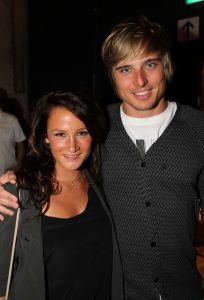 13-09-2010 SHOWBIZZ; JOS RAAK GEEFT WEER MODESHOW IN WESTELIJKE GASFABRIEK AMSTERDAM. Meer dan 600 modemensen kwamen door weer en wind opdraven om te genieten van de mode uit de winkels van Jos Raak. Als vanouds liepen er weer bekenden mee op de witte catwalk, oa. Lieke van Lexmond en Froukje de Both. 
foto: Albert den Iseger