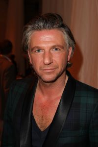 19-09-2011 SHOWBIZZ; MODESHOW VAN JOS VAN RAAK VOOR DE NEGENDE KEER IN AMSTERDAM. Niet meer weg te denken in de fashion scene van 2011, de shows van Jos van Raak. Ook dit keer weer BNers op de catwalk oa. Quinty Trustfull, Froukje de Both en Irene van de Laar. De meest waanzinnige creaties kwamen voorbij en de vintage jurken van RAAK signature was echt het moment dat de mensen uit hun dak gingen.
foto: Albert den Iseger