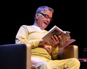 14-09-2011 SHOWBIZZ; WILLEM NIJHOLT  SCHRIJFT EIGEN AUTOBIOGRAFIE MET BRONZEND HART. De 77 jarige Willen Nijhold had nooit aan een autobiografie gedacht maar is dan dan toch gekomen samen met een box van 10 dvd_s. Het is een soort bloemlezing van de brieven aan Hella Haasse zo vertelde Willem mij. De twee konden elkaar van het tv programma van Rik Felderhof uit 1996. Joop van den Ende kreeg het eerste boek en Willem kreeg de eerste dvd box van Joop.
foto: Albert den Iseger.