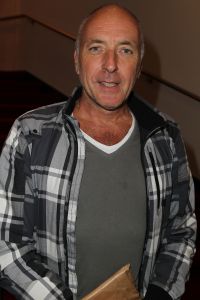 14-09-2011 SHOWBIZZ; WILLEM NIJHOLT  SCHRIJFT EIGEN AUTOBIOGRAFIE MET BRONZEND HART. De 77 jarige Willen Nijhold had nooit aan een autobiografie gedacht maar is dan dan toch gekomen samen met een box van 10 dvd_s. Het is een soort bloemlezing van de brieven aan Hella Haasse zo vertelde Willem mij. De twee konden elkaar van het tv programma van Rik Felderhof uit 1996. Joop van den Ende kreeg het eerste boek en Willem kreeg de eerste dvd box van Joop.
foto: Albert den Iseger.