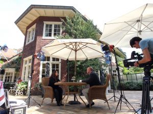 22-09-2011 SHOWBIZZ; CONSTANZA BREUKHOVEN VLUCHT UIT DE GOUDEN KOOI. Het 206 pagina-s schokkende boek is nu uit. Constanza heet per vandaag weer AMANDA MORALES  en weet heel goed wat zij wil. Constanza de pleegdochter van Connie en Hans van Breukhoven heeft op haar 36ste haar biografie geschreven. In de biografie worden alle geheimen prijsgegeven die zich binnen de muren van de Gouden Kooi plaats vonden. Amanda Morales wil met de opbrengst van dit boek haar zusje gaan zoeken die zich waarschijnlijk in de USA bevind .Lees deze biografie die U een ander beeld zal geven van de glamour familie uit Wassenaar.
foto: Albert den Iseger.
