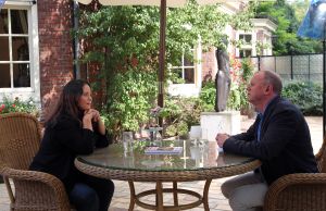 22-09-2011 SHOWBIZZ; CONSTANZA BREUKHOVEN VLUCHT UIT DE GOUDEN KOOI. Het 206 pagina-s schokkende boek is nu uit. Constanza heet per vandaag weer AMANDA MORALES  en weet heel goed wat zij wil. Constanza de pleegdochter van Connie en Hans van Breukhoven heeft op haar 36ste haar biografie geschreven. In de biografie worden alle geheimen prijsgegeven die zich binnen de muren van de Gouden Kooi plaats vonden. Amanda Morales wil met de opbrengst van dit boek haar zusje gaan zoeken die zich waarschijnlijk in de USA bevind .Lees deze biografie die U een ander beeld zal geven van de glamour familie uit Wassenaar.
foto: Albert den Iseger.