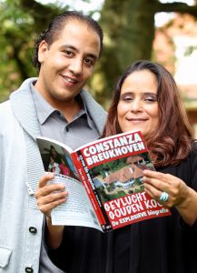 22-09-2011 SHOWBIZZ; CONSTANZA BREUKHOVEN VLUCHT UIT DE GOUDEN KOOI. Het 206 pagina-s schokkende boek is nu uit. Constanza heet per vandaag weer AMANDA MORALES  en weet heel goed wat zij wil. Constanza de pleegdochter van Connie en Hans van Breukhoven heeft op haar 36ste haar biografie geschreven. In de biografie worden alle geheimen prijsgegeven die zich binnen de muren van de Gouden Kooi plaats vonden. Amanda Morales wil met de opbrengst van dit boek haar zusje gaan zoeken die zich waarschijnlijk in de USA bevind .Lees deze biografie die U een ander beeld zal geven van de glamour familie uit Wassenaar.
foto: Albert den Iseger.