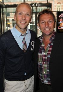 14-09-2011 SHOWBIZZ; WILLEM NIJHOLT  SCHRIJFT EIGEN AUTOBIOGRAFIE MET BRONZEND HART. De 77 jarige Willen Nijhold had nooit aan een autobiografie gedacht maar is dan dan toch gekomen samen met een box van 10 dvd_s. Het is een soort bloemlezing van de brieven aan Hella Haasse zo vertelde Willem mij. De twee konden elkaar van het tv programma van Rik Felderhof uit 1996. Joop van den Ende kreeg het eerste boek en Willem kreeg de eerste dvd box van Joop.
foto: Albert den Iseger.