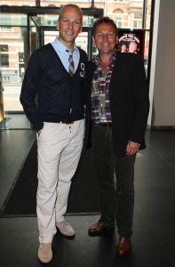 14-09-2011 SHOWBIZZ; WILLEM NIJHOLT  SCHRIJFT EIGEN AUTOBIOGRAFIE MET BRONZEND HART. De 77 jarige Willen Nijhold had nooit aan een autobiografie gedacht maar is dan dan toch gekomen samen met een box van 10 dvd_s. Het is een soort bloemlezing van de brieven aan Hella Haasse zo vertelde Willem mij. De twee konden elkaar van het tv programma van Rik Felderhof uit 1996. Joop van den Ende kreeg het eerste boek en Willem kreeg de eerste dvd box van Joop.
foto: Albert den Iseger.