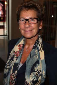 14-09-2011 SHOWBIZZ; WILLEM NIJHOLT  SCHRIJFT EIGEN AUTOBIOGRAFIE MET BRONZEND HART. De 77 jarige Willen Nijhold had nooit aan een autobiografie gedacht maar is dan dan toch gekomen samen met een box van 10 dvd_s. Het is een soort bloemlezing van de brieven aan Hella Haasse zo vertelde Willem mij. De twee konden elkaar van het tv programma van Rik Felderhof uit 1996. Joop van den Ende kreeg het eerste boek en Willem kreeg de eerste dvd box van Joop.
foto: Albert den Iseger.