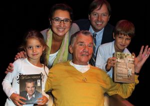 14-09-2011 SHOWBIZZ; WILLEM NIJHOLT  SCHRIJFT EIGEN AUTOBIOGRAFIE MET BRONZEND HART. De 77 jarige Willen Nijhold had nooit aan een autobiografie gedacht maar is dan dan toch gekomen samen met een box van 10 dvd_s. Het is een soort bloemlezing van de brieven aan Hella Haasse zo vertelde Willem mij. De twee konden elkaar van het tv programma van Rik Felderhof uit 1996. Joop van den Ende kreeg het eerste boek en Willem kreeg de eerste dvd box van Joop.
foto: Albert den Iseger.