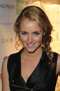 19-09-2011 SHOWBIZZ; MODESHOW VAN JOS VAN RAAK VOOR DE NEGENDE KEER IN AMSTERDAM. Niet meer weg te denken in de fashion scene van 2011, de shows van Jos van Raak. Ook dit keer weer BNers op de catwalk oa. Quinty Trustfull, Froukje de Both en Irene van de Laar. De meest waanzinnige creaties kwamen voorbij en de vintage jurken van RAAK signature was echt het moment dat de mensen uit hun dak gingen.
foto: Albert den Iseger