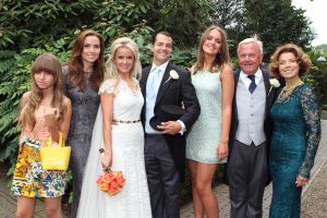 06-09-2012 SHOWBIZZ; HUWELIJK VAN SUZE MENS EN EMIEL DE SEVREN JACQUET. Het was een grote blije familie  in het prachtige St. Gerlachuskerkje te Limburg. Er is geen rancune zo glunderde HARRY MENS. Zijn oudste dochter trouwde met headhunter Emiel. De hele familie was aanwezig, ook zijn kinderen van MONA Nour en SARAH waren aanwezig evenals hun moeder MONA.
foto: Albert den Iseger