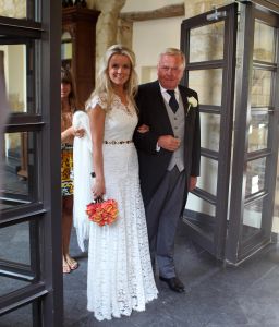 06-09-2012 SHOWBIZZ; HUWELIJK VAN SUZE MENS EN EMIEL DE SEVREN JACQUET. Het was een grote blije familie  in het prachtige St. Gerlachuskerkje te Limburg. Er is geen rancune zo glunderde HARRY MENS. Zijn oudste dochter trouwde met headhunter Emiel. De hele familie was aanwezig, ook zijn kinderen van MONA Nour en SARAH waren aanwezig evenals hun moeder MONA.
foto: Albert den Iseger