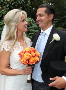 06-09-2012 SHOWBIZZ; HUWELIJK VAN SUZE MENS EN EMIEL DE SEVREN JACQUET. Het was een grote blije familie  in het prachtige St. Gerlachuskerkje te Limburg. Er is geen rancune zo glunderde HARRY MENS. Zijn oudste dochter trouwde met headhunter Emiel. De hele familie was aanwezig, ook zijn kinderen van MONA Nour en SARAH waren aanwezig evenals hun moeder MONA.
foto: Albert den Iseger