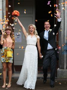 06-09-2012 SHOWBIZZ; HUWELIJK VAN SUZE MENS EN EMIEL DE SEVREN JACQUET. Het was een grote blije familie  in het prachtige St. Gerlachuskerkje te Limburg. Er is geen rancune zo glunderde HARRY MENS. Zijn oudste dochter trouwde met headhunter Emiel. De hele familie was aanwezig, ook zijn kinderen van MONA Nour en SARAH waren aanwezig evenals hun moeder MONA.
foto: Albert den Iseger