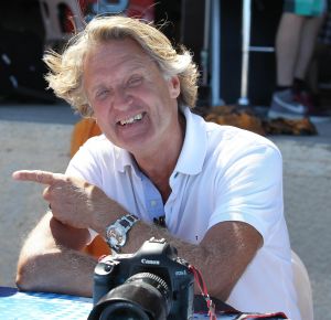 18-09-2012 SHOWBIZZ; ALBERT OP ZOEK NAAR MOOIE VERHALEN IN ZEER ZONNIGE GEBIEDEN. Vandaag in Dubai en morgen weer ergens anders, altijd op zoek naar mooie verhalen en spannende foto-s. Even genieten van het na zomeren, combineren met het schieten van spannende foto-s voor weekblad PRIVE. 
foto: a.den iseger