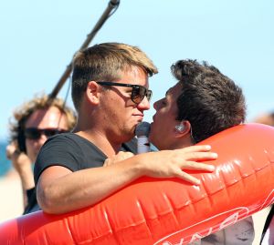 13-09-2012 SHOWBIZZ;DE ZOMER IS VOORBIJ-DE GROETEN UIT ARGELES SUR MER. JAN SMIT en zijn vrienden COEN EN SANDER-KEES TOL-3 JS-RACOON-GO BACK TO THE ZOO-LANGE FRANS-WAYLON EN NATUURLIJK RENE FROGER namen afscheid van de zomer in het zuid franse Argeles Sur Mer. Er was weer van alles te doen, muziek veel muziek maar ook veel strand plezier en vooral veel met elkaar praten over hun belevingen de afgelopen zomer. De zomer voorbij is elke woensdag om 20.30 uur  te zien bij de TROS op Nederland 3.
foto: Albert den Iseger-TROS
