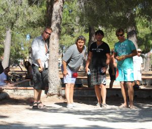 13-09-2012 SHOWBIZZ;DE ZOMER IS VOORBIJ-DE GROETEN UIT ARGELES SUR MER. JAN SMIT en zijn vrienden COEN EN SANDER-KEES TOL-3 JS-RACOON-GO BACK TO THE ZOO-LANGE FRANS-WAYLON EN NATUURLIJK RENE FROGER namen afscheid van de zomer in het zuid franse Argeles Sur Mer. Er was weer van alles te doen, muziek veel muziek maar ook veel strand plezier en vooral veel met elkaar praten over hun belevingen de afgelopen zomer. De zomer voorbij is elke woensdag om 20.30 uur  te zien bij de TROS op Nederland 3.
foto: Albert den Iseger-TROS