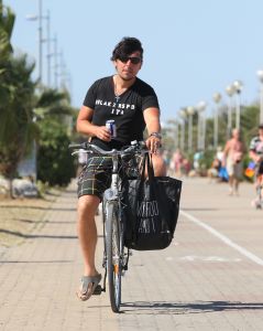 13-09-2012 SHOWBIZZ;DE ZOMER IS VOORBIJ-DE GROETEN UIT ARGELES SUR MER. JAN SMIT en zijn vrienden COEN EN SANDER-KEES TOL-3 JS-RACOON-GO BACK TO THE ZOO-LANGE FRANS-WAYLON EN NATUURLIJK RENE FROGER namen afscheid van de zomer in het zuid franse Argeles Sur Mer. Er was weer van alles te doen, muziek veel muziek maar ook veel strand plezier en vooral veel met elkaar praten over hun belevingen de afgelopen zomer. De zomer voorbij is elke woensdag om 20.30 uur  te zien bij de TROS op Nederland 3.
foto: Albert den Iseger-TROS