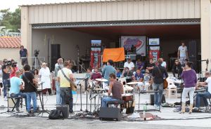 13-09-2012 SHOWBIZZ;DE ZOMER IS VOORBIJ-DE GROETEN UIT ARGELES SUR MER. JAN SMIT en zijn vrienden COEN EN SANDER-KEES TOL-3 JS-RACOON-GO BACK TO THE ZOO-LANGE FRANS-WAYLON EN NATUURLIJK RENE FROGER namen afscheid van de zomer in het zuid franse Argeles Sur Mer. Er was weer van alles te doen, muziek veel muziek maar ook veel strand plezier en vooral veel met elkaar praten over hun belevingen de afgelopen zomer. De zomer voorbij is elke woensdag om 20.30 uur  te zien bij de TROS op Nederland 3.
foto: Albert den Iseger-TROS