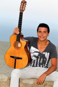 13-09-2012 SHOWBIZZ;DE ZOMER IS VOORBIJ-DE GROETEN UIT ARGELES SUR MER. JAN SMIT en zijn vrienden COEN EN SANDER-KEES TOL-3 JS-RACOON-GO BACK TO THE ZOO-LANGE FRANS-WAYLON EN NATUURLIJK RENE FROGER namen afscheid van de zomer in het zuid franse Argeles Sur Mer. Er was weer van alles te doen, muziek veel muziek maar ook veel strand plezier en vooral veel met elkaar praten over hun belevingen de afgelopen zomer. De zomer voorbij is elke woensdag om 20.30 uur  te zien bij de TROS op Nederland 3.
foto: Albert den Iseger-TROS