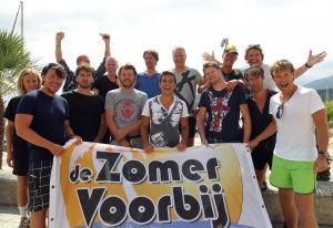 13-09-2012 SHOWBIZZ;DE ZOMER IS VOORBIJ-DE GROETEN UIT ARGELES SUR MER. JAN SMIT en zijn vrienden COEN EN SANDER-KEES TOL-3 JS-RACOON-GO BACK TO THE ZOO-LANGE FRANS-WAYLON EN NATUURLIJK RENE FROGER namen afscheid van de zomer in het zuid franse Argeles Sur Mer. Er was weer van alles te doen, muziek veel muziek maar ook veel strand plezier en vooral veel met elkaar praten over hun belevingen de afgelopen zomer. De zomer voorbij is elke woensdag om 20.30 uur  te zien bij de TROS op Nederland 3.
foto: Albert den Iseger-TROS