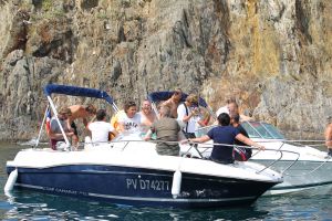 13-09-2012 SHOWBIZZ;DE ZOMER IS VOORBIJ-DE GROETEN UIT ARGELES SUR MER. JAN SMIT en zijn vrienden COEN EN SANDER-KEES TOL-3 JS-RACOON-GO BACK TO THE ZOO-LANGE FRANS-WAYLON EN NATUURLIJK RENE FROGER namen afscheid van de zomer in het zuid franse Argeles Sur Mer. Er was weer van alles te doen, muziek veel muziek maar ook veel strand plezier en vooral veel met elkaar praten over hun belevingen de afgelopen zomer. De zomer voorbij is elke woensdag om 20.30 uur  te zien bij de TROS op Nederland 3.
foto: Albert den Iseger-TROS
