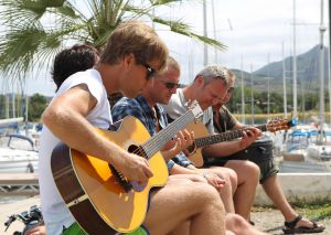 13-09-2012 SHOWBIZZ;DE ZOMER IS VOORBIJ-DE GROETEN UIT ARGELES SUR MER. JAN SMIT en zijn vrienden COEN EN SANDER-KEES TOL-3 JS-RACOON-GO BACK TO THE ZOO-LANGE FRANS-WAYLON EN NATUURLIJK RENE FROGER namen afscheid van de zomer in het zuid franse Argeles Sur Mer. Er was weer van alles te doen, muziek veel muziek maar ook veel strand plezier en vooral veel met elkaar praten over hun belevingen de afgelopen zomer. De zomer voorbij is elke woensdag om 20.30 uur  te zien bij de TROS op Nederland 3.
foto: Albert den Iseger-TROS