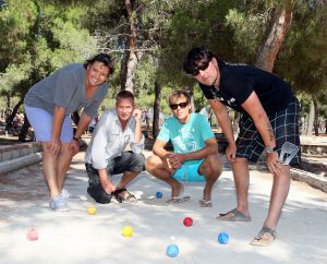 13-09-2012 SHOWBIZZ;DE ZOMER IS VOORBIJ-DE GROETEN UIT ARGELES SUR MER. JAN SMIT en zijn vrienden COEN EN SANDER-KEES TOL-3 JS-RACOON-GO BACK TO THE ZOO-LANGE FRANS-WAYLON EN NATUURLIJK RENE FROGER namen afscheid van de zomer in het zuid franse Argeles Sur Mer. Er was weer van alles te doen, muziek veel muziek maar ook veel strand plezier en vooral veel met elkaar praten over hun belevingen de afgelopen zomer. De zomer voorbij is elke woensdag om 20.30 uur  te zien bij de TROS op Nederland 3.
foto: Albert den Iseger-TROS