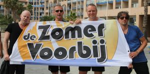13-09-2012 SHOWBIZZ;DE ZOMER IS VOORBIJ-DE GROETEN UIT ARGELES SUR MER. JAN SMIT en zijn vrienden COEN EN SANDER-KEES TOL-3 JS-RACOON-GO BACK TO THE ZOO-LANGE FRANS-WAYLON EN NATUURLIJK RENE FROGER namen afscheid van de zomer in het zuid franse Argeles Sur Mer. Er was weer van alles te doen, muziek veel muziek maar ook veel strand plezier en vooral veel met elkaar praten over hun belevingen de afgelopen zomer. De zomer voorbij is elke woensdag om 20.30 uur  te zien bij de TROS op Nederland 3.
foto: Albert den Iseger-TROS13-09-2012 SHOWBIZZ;DE ZOMER IS VOORBIJ-DE GROETEN UIT ARGELES SUR MER. JAN SMIT en zijn vrienden COEN EN SANDER-KEES TOL-3 JS-RACOON-GO BACK TO THE ZOO-LANGE FRANS-WAYLON EN NATUURLIJK RENE FROGER namen afscheid van de zomer in het zuid franse Argeles Sur Mer. Er was weer van alles te doen, muziek veel muziek maar ook veel strand plezier en vooral veel met elkaar praten over hun belevingen de afgelopen zomer. De zomer voorbij is elke woensdag om 20.30 uur  te zien bij de TROS op Nederland 3.
foto: Albert den Iseger-TROS