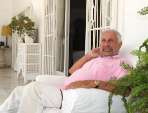 28-09-2012 SHOWBIZZ: DICK HOLHAUS IN MARROKAANSE VILLA IN TORREMOLINOS. Hij heeft de villa al heel veel jaren en woont er met zijn partner Jean Paul. Een van Nederlands grootste ontwerpers ooit.Barbara en ik reisde naar Spanje en ontmoette de meester zelf in zijn vertrouwde Marrokaanse omgeving.Deze week de foto-s en het verhaal in weekblad PRIVE.
foto: Albert den Iseger