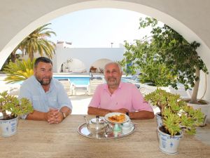 28-09-2012 SHOWBIZZ: DICK HOLHAUS IN MARROKAANSE VILLA IN TORREMOLINOS. Hij heeft de villa al heel veel jaren en woont er met zijn partner Jean Paul. Een van Nederlands grootste ontwerpers ooit.Barbara en ik reisde naar Spanje en ontmoette de meester zelf in zijn vertrouwde Marrokaanse omgeving.Deze week de foto-s en het verhaal in weekblad PRIVE.
foto: Albert den Iseger