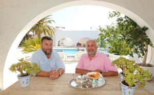 28-09-2012 SHOWBIZZ: DICK HOLHAUS IN MARROKAANSE VILLA IN TORREMOLINOS. Hij heeft de villa al heel veel jaren en woont er met zijn partner Jean Paul. Een van Nederlands grootste ontwerpers ooit.Barbara en ik reisde naar Spanje en ontmoette de meester zelf in zijn vertrouwde Marrokaanse omgeving.Deze week de foto-s en het verhaal in weekblad PRIVE.
foto: Albert den Iseger