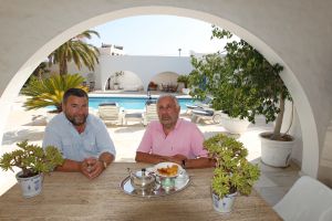 28-09-2012 SHOWBIZZ: DICK HOLHAUS IN MARROKAANSE VILLA IN TORREMOLINOS. Hij heeft de villa al heel veel jaren en woont er met zijn partner Jean Paul. Een van Nederlands grootste ontwerpers ooit.Barbara en ik reisde naar Spanje en ontmoette de meester zelf in zijn vertrouwde Marrokaanse omgeving.Deze week de foto-s en het verhaal in weekblad PRIVE.
foto: Albert den Iseger