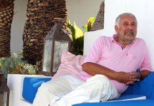 28-09-2012 SHOWBIZZ: DICK HOLHAUS IN MARROKAANSE VILLA IN TORREMOLINOS. Hij heeft de villa al heel veel jaren en woont er met zijn partner Jean Paul. Een van Nederlands grootste ontwerpers ooit.Barbara en ik reisde naar Spanje en ontmoette de meester zelf in zijn vertrouwde Marrokaanse omgeving.Deze week de foto-s en het verhaal in weekblad PRIVE.
foto: Albert den Iseger