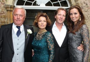 06-09-2012 SHOWBIZZ; HUWELIJK VAN SUZE MENS EN EMIEL DE SEVREN JACQUET. Het was een grote blije familie  in het prachtige St. Gerlachuskerkje te Limburg. Er is geen rancune zo glunderde HARRY MENS. Zijn oudste dochter trouwde met headhunter Emiel. De hele familie was aanwezig, ook zijn kinderen van MONA Nour en SARAH waren aanwezig evenals hun moeder MONA.
foto: Albert den Iseger