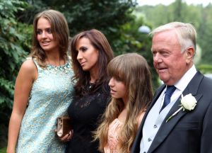 06-09-2012 SHOWBIZZ; HUWELIJK VAN SUZE MENS EN EMIEL DE SEVREN JACQUET. Het was een grote blije familie  in het prachtige St. Gerlachuskerkje te Limburg. Er is geen rancune zo glunderde HARRY MENS. Zijn oudste dochter trouwde met headhunter Emiel. De hele familie was aanwezig, ook zijn kinderen van MONA Nour en SARAH waren aanwezig even06-09-2012 SHOWBIZZ; HUWELIJK VAN SUZE MENS EN EMIEL DE SEVREN JACQUET. Het was een grote blije familie  in het prachtige St. Gerlachuskerkje te Limburg. Er is geen rancune zo glunderde HARRY MENS. Zijn oudste dochter trouwde met headhunter Emiel. De hele familie was aanwezig, ook zijn kinderen van MONA Nour en SARAH waren aanwezig evenals hun moeder MONA.
foto: Albert den Isegerals hun moeder MONA.
foto: Albert den Iseger