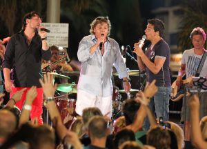 13-09-2012 SHOWBIZZ;DE ZOMER IS VOORBIJ-DE GROETEN UIT ARGELES SUR MER. JAN SMIT en zijn vrienden COEN EN SANDER-KEES TOL-3 JS-RACOON-GO BACK TO THE ZOO-LANGE FRANS-WAYLON EN NATUURLIJK RENE FROGER namen afscheid van de zomer in het zuid franse Argeles Sur Mer. Er was weer van alles te doen, muziek veel muziek maar ook veel strand plezier en vooral veel met elkaar praten over hun belevingen de afgelopen zomer. De zomer voorbij is elke woensdag om 20.30 uur  te zien bij de TROS op Nederland 3.
foto: Albert den Iseger-TROS