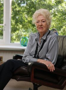 19-09-2013 SHOWBIZZ; ELLEN VOGEL-91 JAAR- VERHUISDE NAAR AANLEUNWONING. Ellen Vogel  verloor vorig jaar haar echtgenoot JIMMY MUNNINGHOFF. Nu is zij verhuist aan een woning a d rand van Amsterdam. Monique Kallmann zoekt haar op en maakte een mooi verhaal dat deze week in weekblad PRIVE staat.
foto: Albert den Iseger.