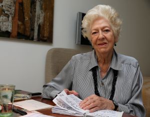 19-09-2013 SHOWBIZZ; ELLEN VOGEL-91 JAAR- VERHUISDE NAAR AANLEUNWONING. Ellen Vogel  verloor vorig jaar haar echtgenoot JIMMY MUNNINGHOFF. Nu is zij verhuist aan een woning a d rand van Amsterdam. Monique Kallmann zoekt haar op en maakte een mooi verhaal dat deze week in weekblad PRIVE staat.
foto: Albert den Iseger.