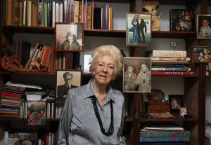 19-09-2013 SHOWBIZZ; ELLEN VOGEL-91 JAAR- VERHUISDE NAAR AANLEUNWONING. Ellen Vogel  verloor vorig jaar haar echtgenoot JIMMY MUNNINGHOFF. Nu is zij verhuist aan een woning a d rand van Amsterdam. Monique Kallmann zoekt haar op en maakte een mooi verhaal dat deze week in weekblad PRIVE staat.
foto: Albert den Iseger.