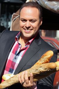 08-09-2013 SHOWBIZZ; VIVA LA FRANS( BAUER) IS WEER EEN TV KNALLER. Frans en Dorus Bauer zijn weer een TV knaller geworden. Met gemiddeld meer dan 1 miljoen kijkers hebben de broers weer een TV Hit te pakken.
foto: Albert den Iseger.