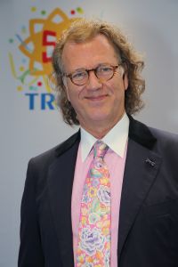 03-09-2014 SHOWBIZZ; DE GROOTSTE FAMILIE VAN NEDERLAND VIERT VOOR DE LAATSTE KEER EEN TROS FEEST. Vele TROS gezichten waren naar CARRE toegekomen om gezamenlijk nog een keer een feestje te vieren. Vele zagen het ook als het einde van de GROOTSTE FAMILIE van NL.
foto: Albert den Iseger