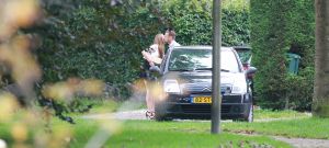 05-09-2014 SHOWBIZZ; ANITA WITZIER EN MICHEL NILLESEN TROUWEN PER FIETS IN BLARICUM. Anita en Michel, die al dertien jaar samen zijn, trouwden vrijdag in Boerderij Calis in Blaricum. Het stel arriveerde op de fiets. De bruid droeg een korte, lichtblauwe jurk.
Voor de presentatrice is het inmiddels al de derde keer dat ze in het huwelijksbootje stapt. Dit is absoluut mijn laatste huwelijk, zei Anita.
Onder anderen Arie Boomsma, Karin Bloemen, Caroline Tensen, Maik de Boer,Yvonne Jaspers, Gert Berg,Nada van Nie, Sofie van der Enk en Veldhuis en Kemper waren bij de bruiloft aanwezig.
foto: Albert den Iseger