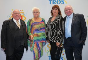 03-09-2014 SHOWBIZZ; DE GROOTSTE FAMILIE VAN NEDERLAND VIERT VOOR DE LAATSTE KEER EEN TROS FEEST. Vele TROS gezichten waren naar CARRE toegekomen om gezamenlijk nog een keer een feestje te vieren. Vele zagen het ook als het einde van de GROOTSTE FAMILIE van NL.
foto: Albert den Iseger